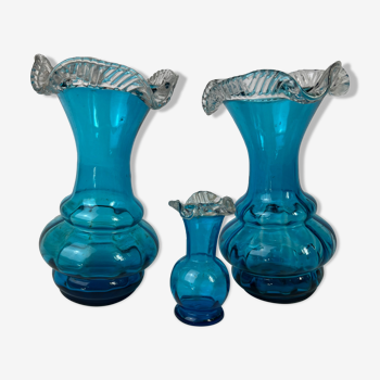 Trio de vases bleus ensemble opaline