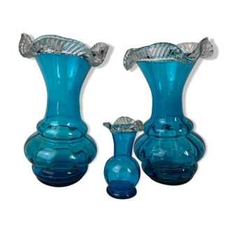 Trio de vases bleus ensemble opaline