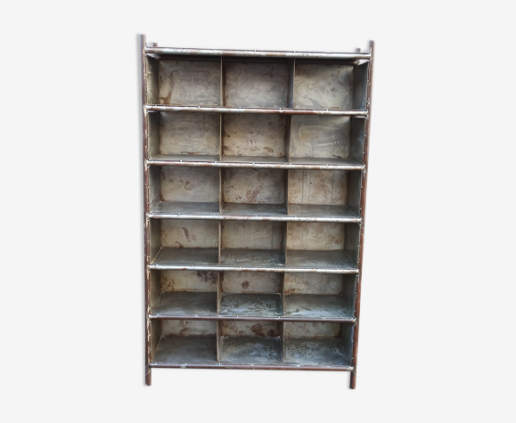 Shelf with metal lockers