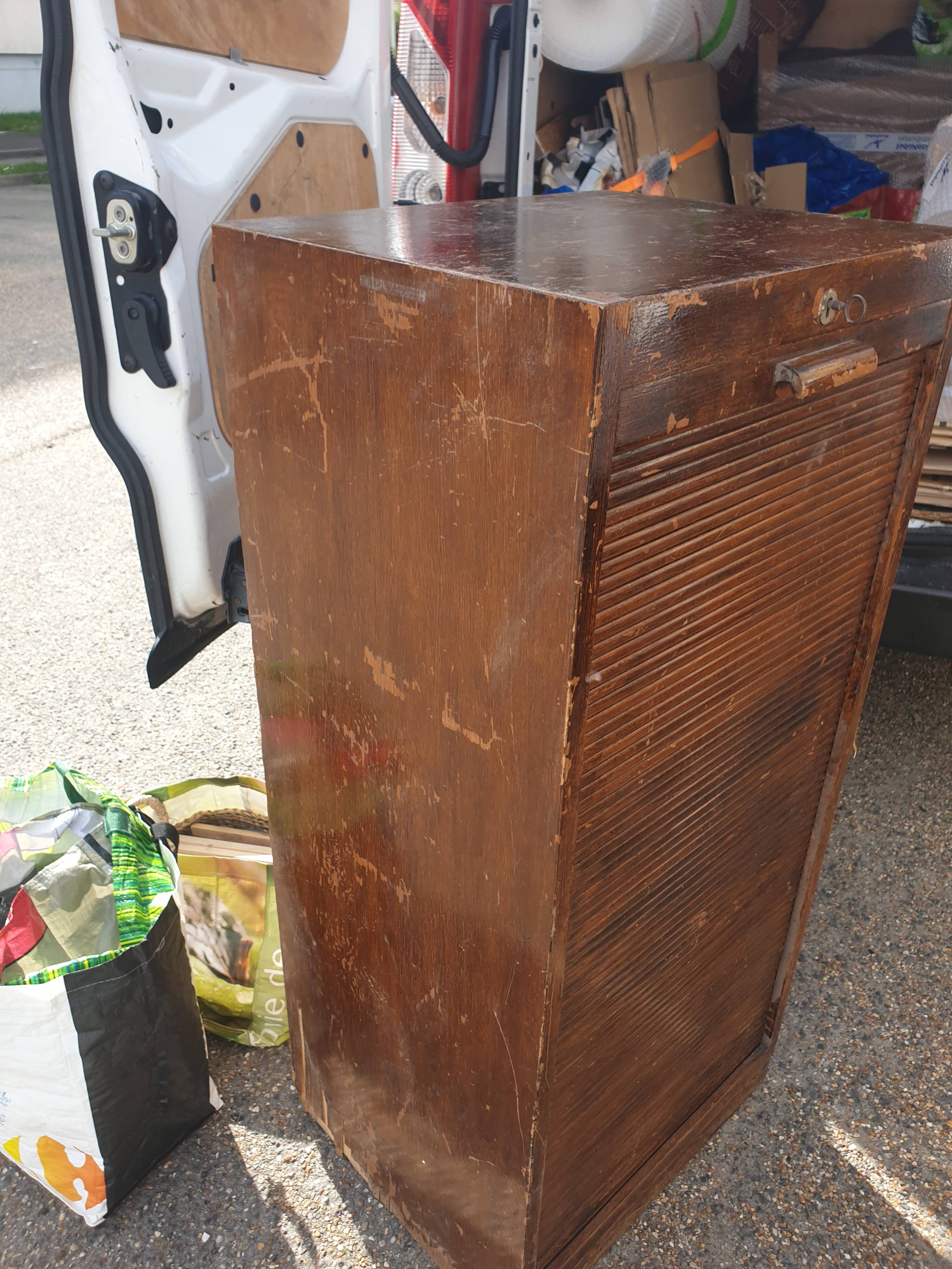 Administrative furniture with curtain