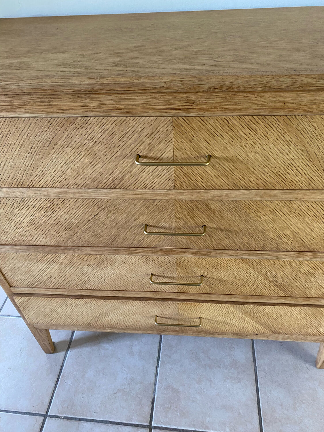 Chest of drawers