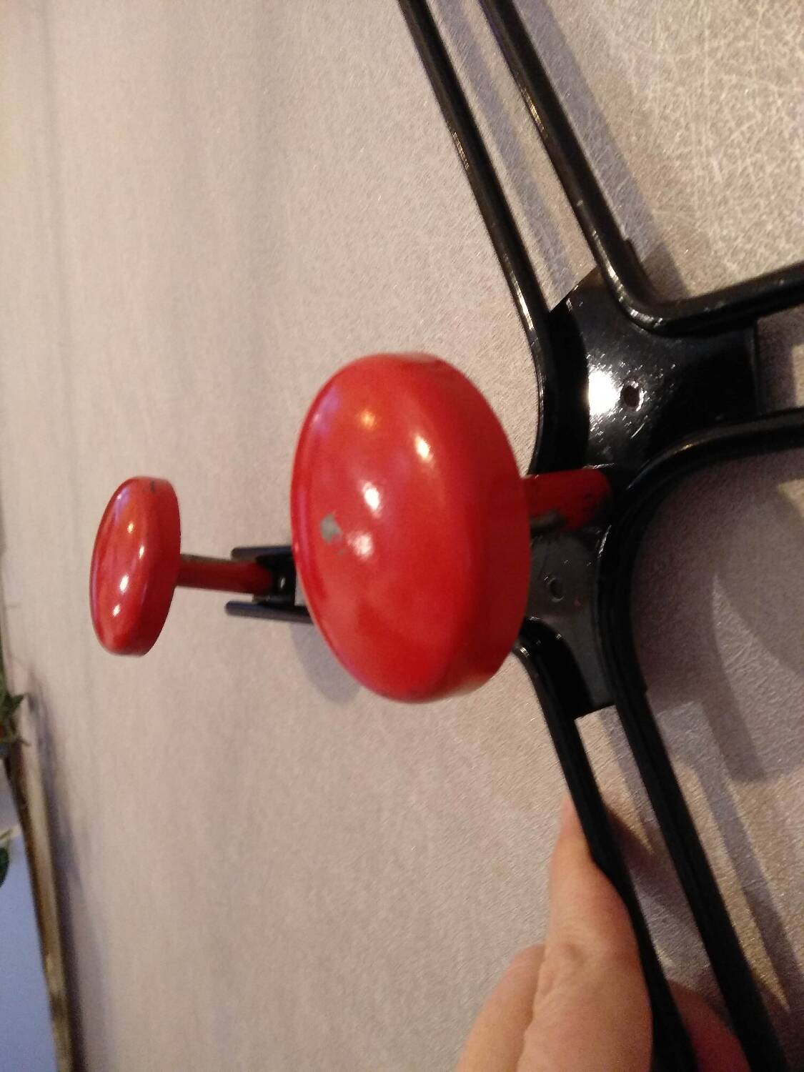 Wall-mounted metal coat rack with 5 hooks