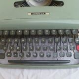 Typewriter Olivetti Lettera 22