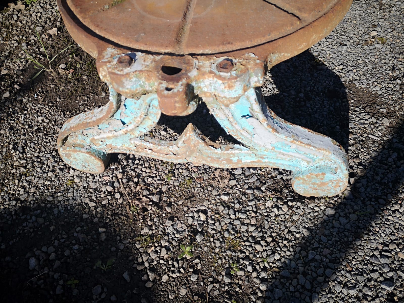Coffee table / old oil press bench