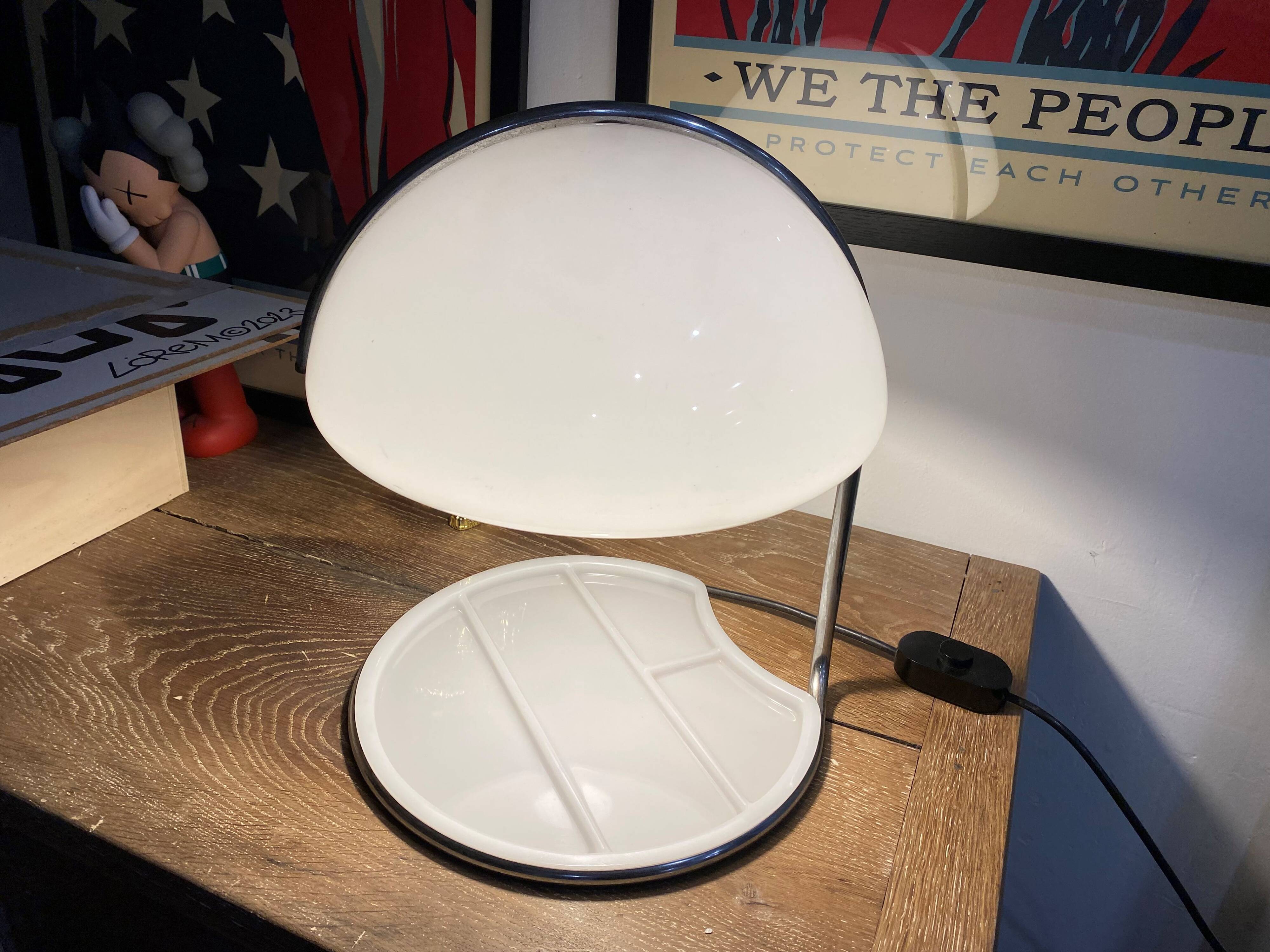 Shell lamp by Luigi Massoni and Luciano Bottura for Harvey Guzzini 1960 vintage