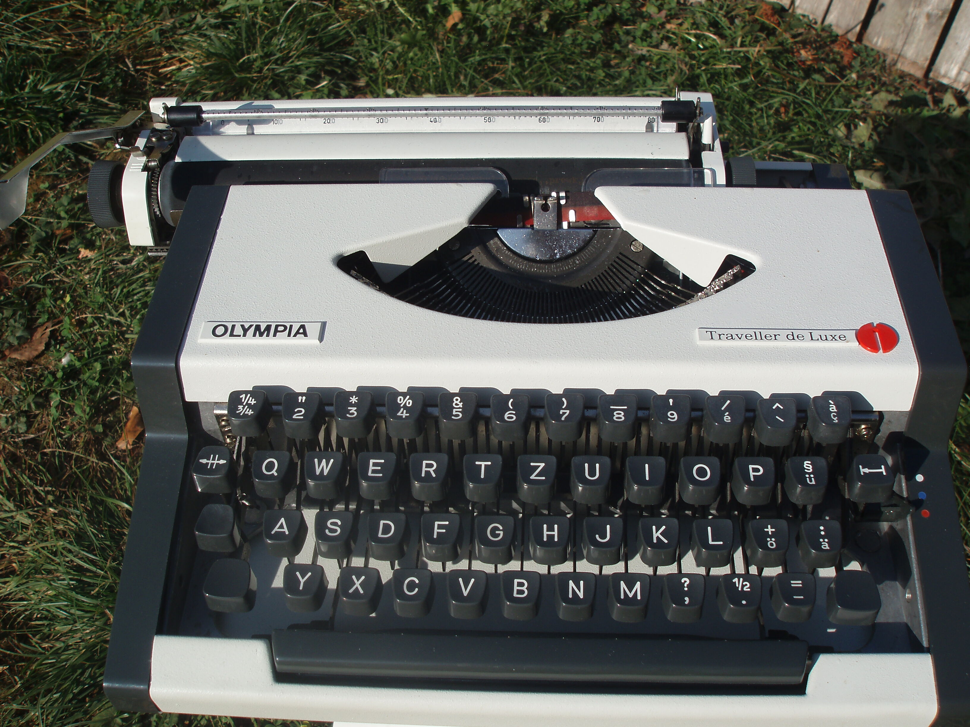 Revised typewriter and Olympia Traveller luxury with his satchel