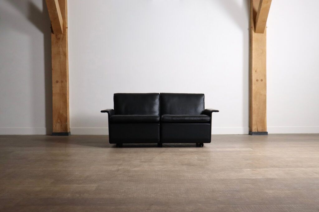 Dieter Rams Model 620 two seater sofa in black leather for Vitsoe, 1980s
