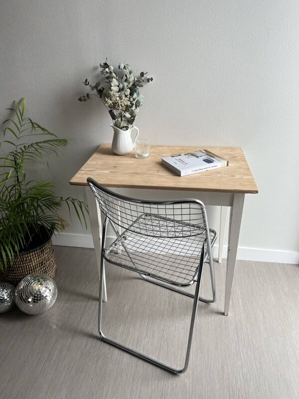 Table en bois patiné blanche