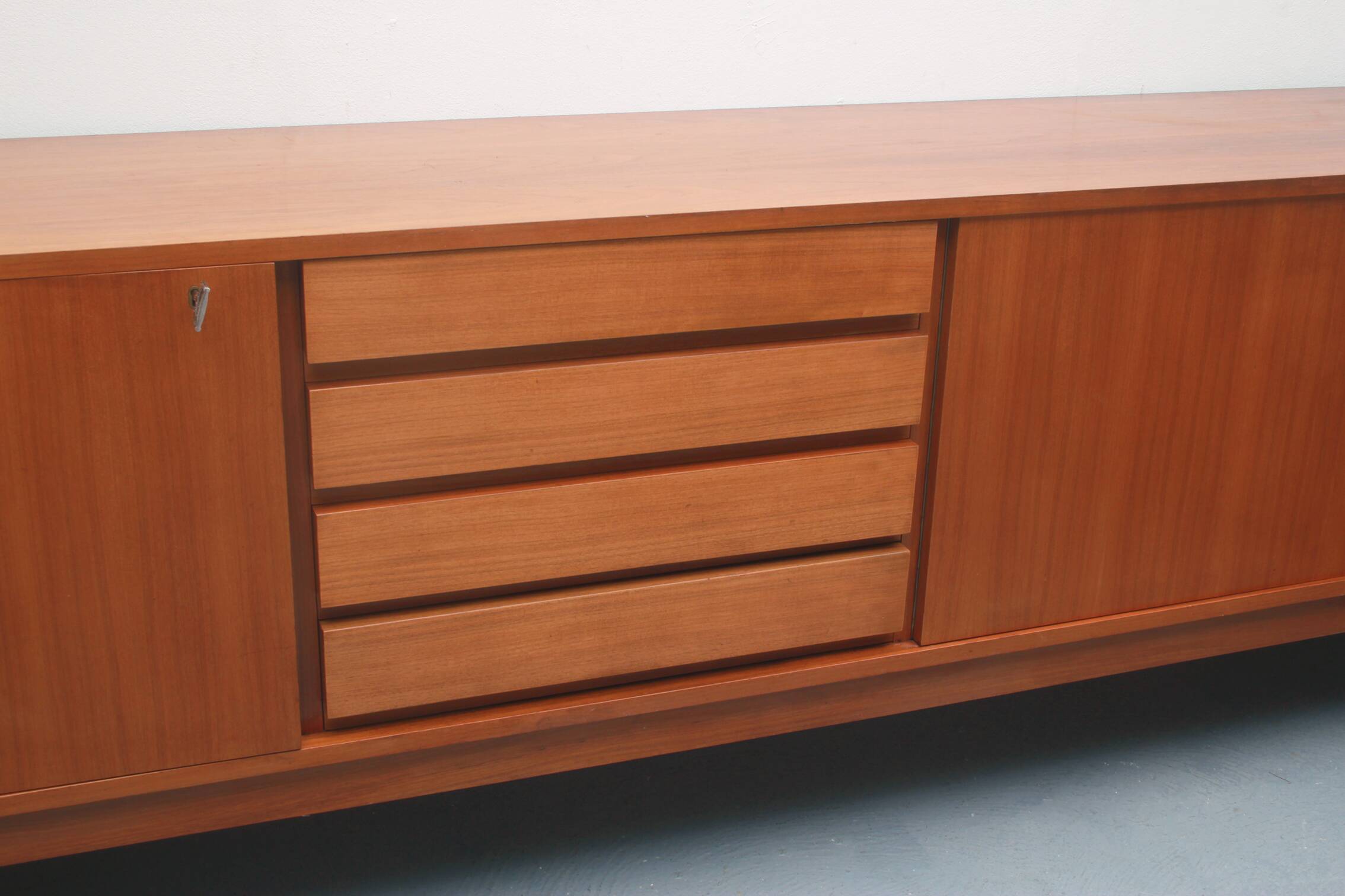 1960s sideboard in walnut XL
