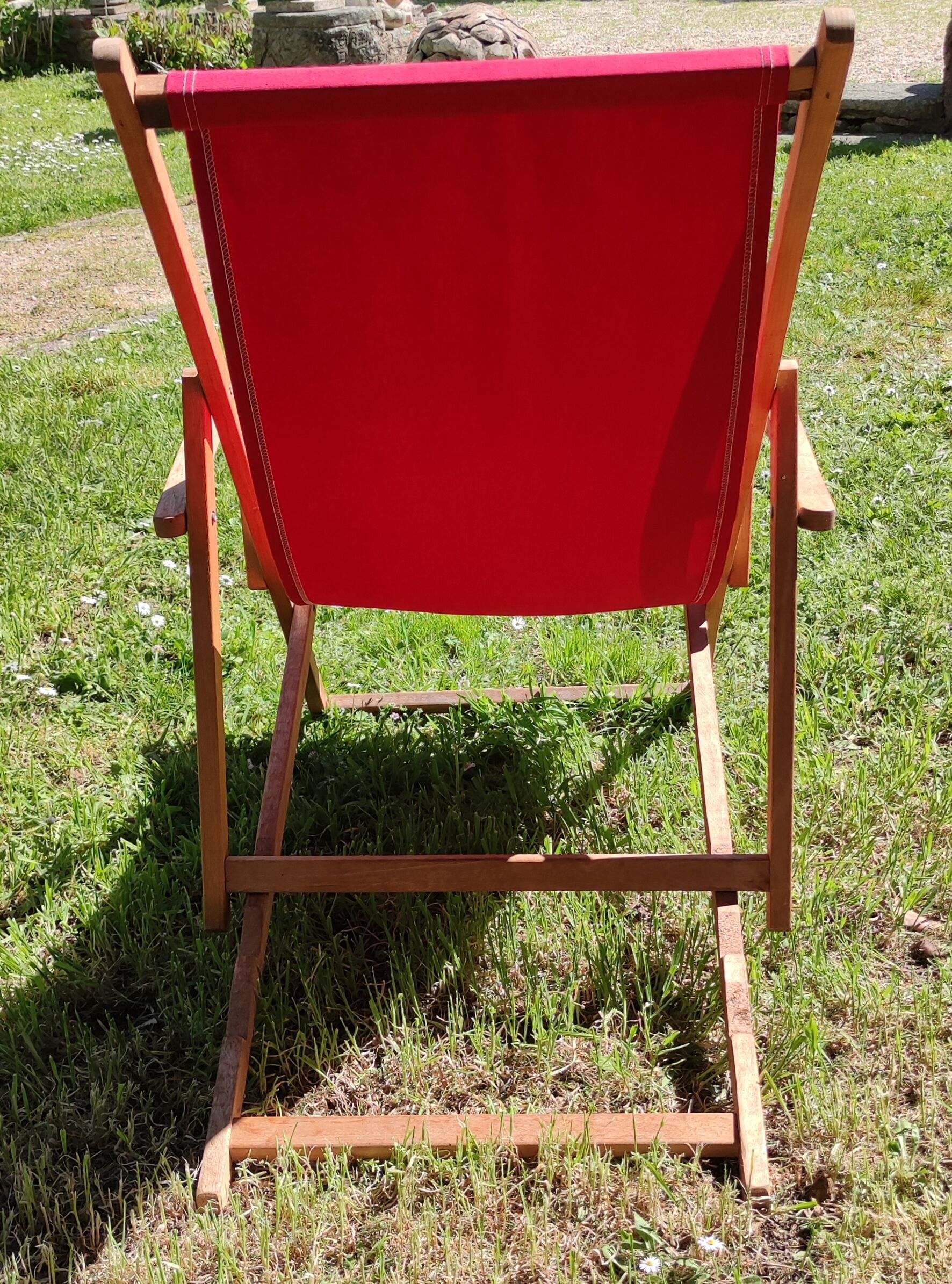 Pair of Chilean women/vintage deckchairs