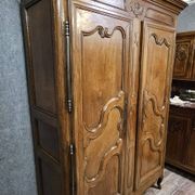 Antique Louis XV wardrobe in solid wood (oak and walnut)