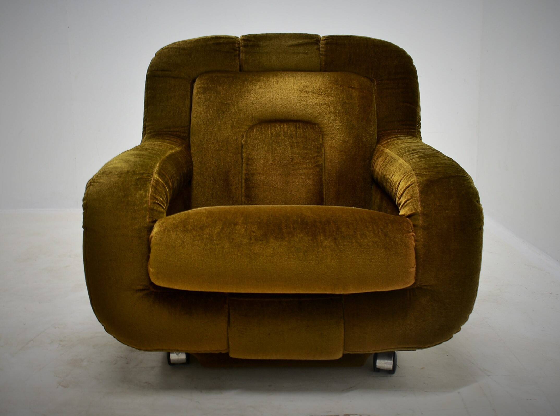 Pair of rare mid-century lounge armchairs, Italy, 1970s