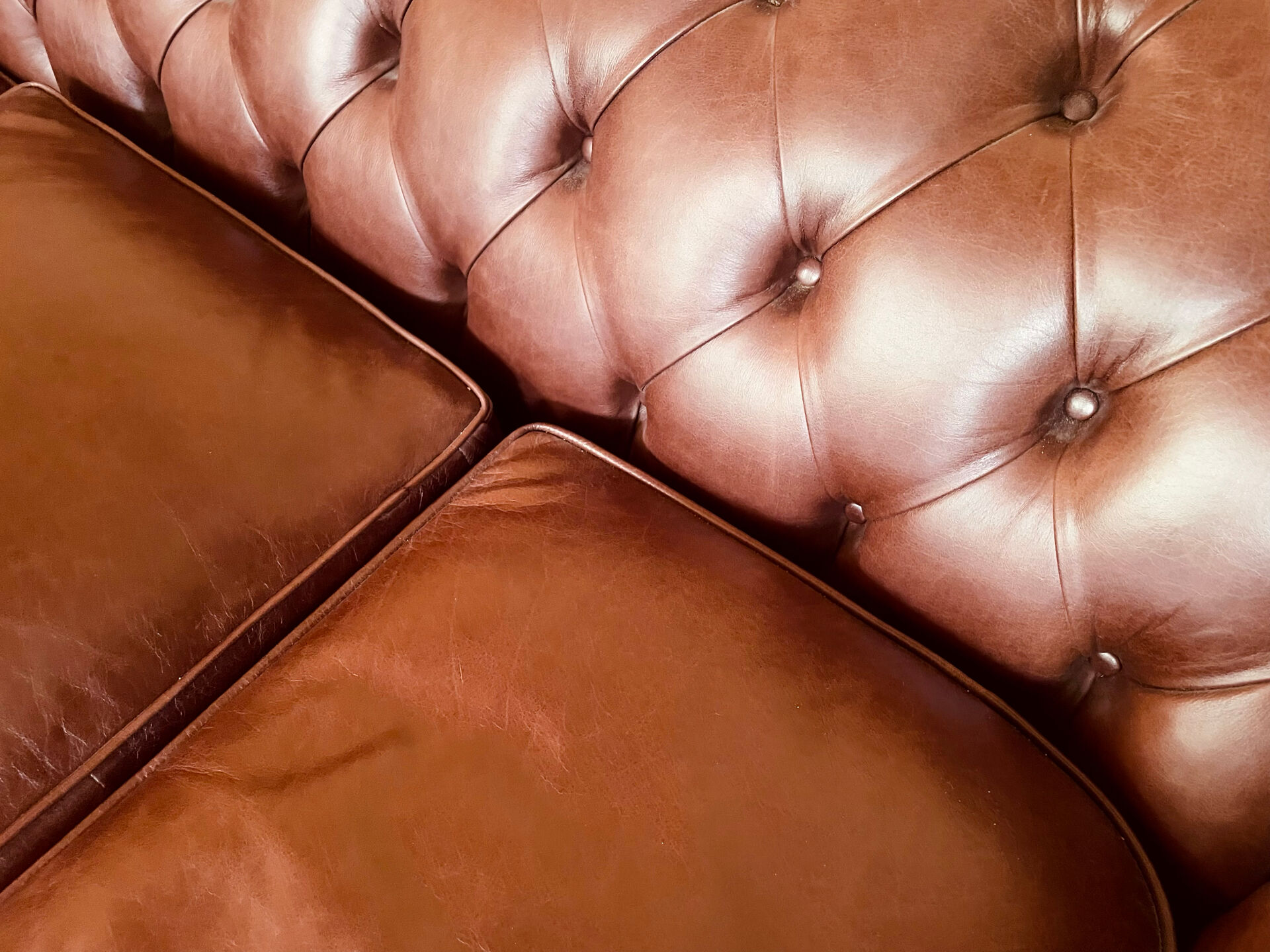 Canapé chesterfield de luxe anglais en cuir véritable