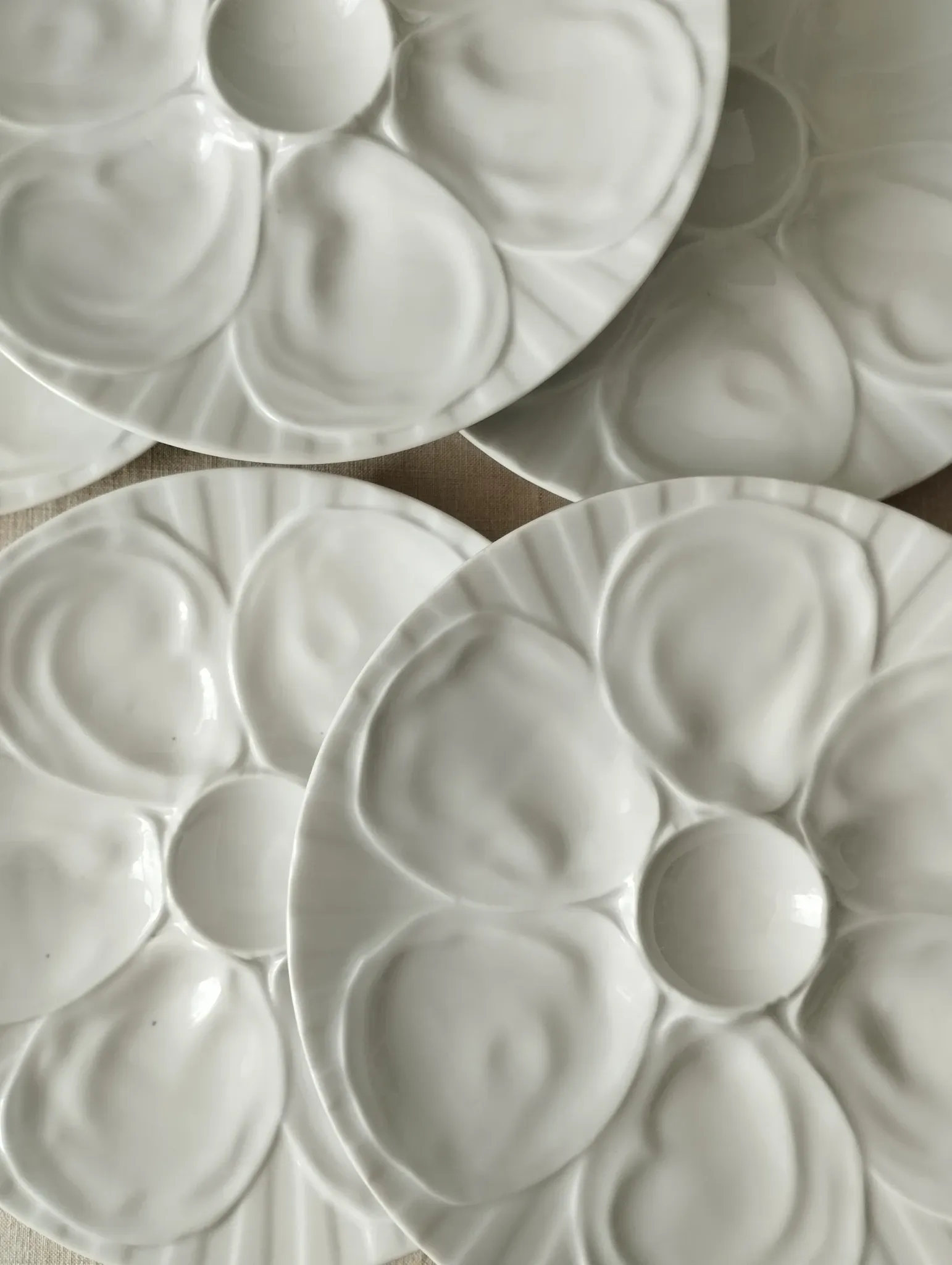 Set of 6 oyster plates in porcelain by Pillivuyt.