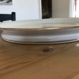 Plat ancien en porcelaine blanc et liseret or