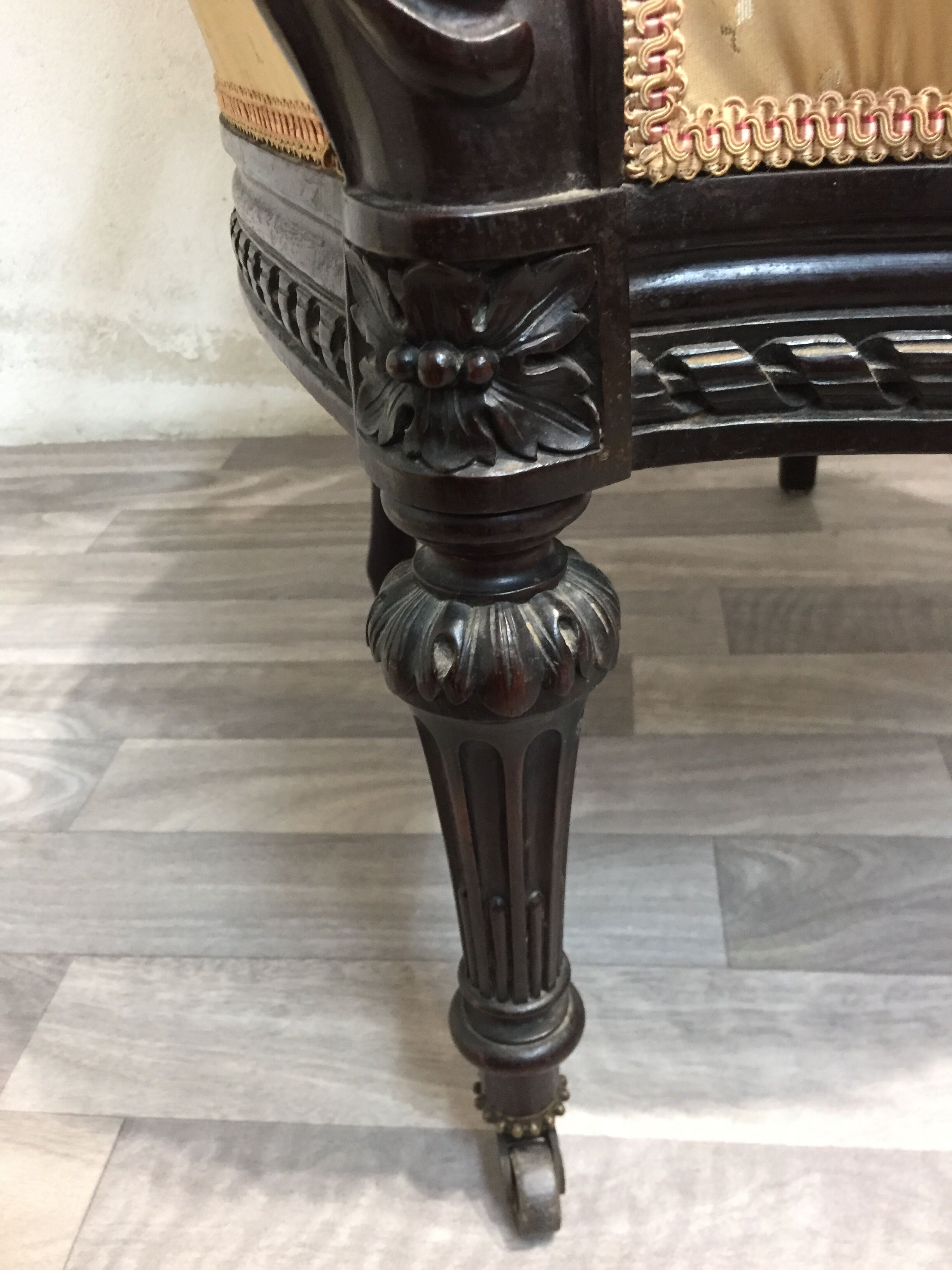 Fauteuil médaillon style Louis XV 19ème
