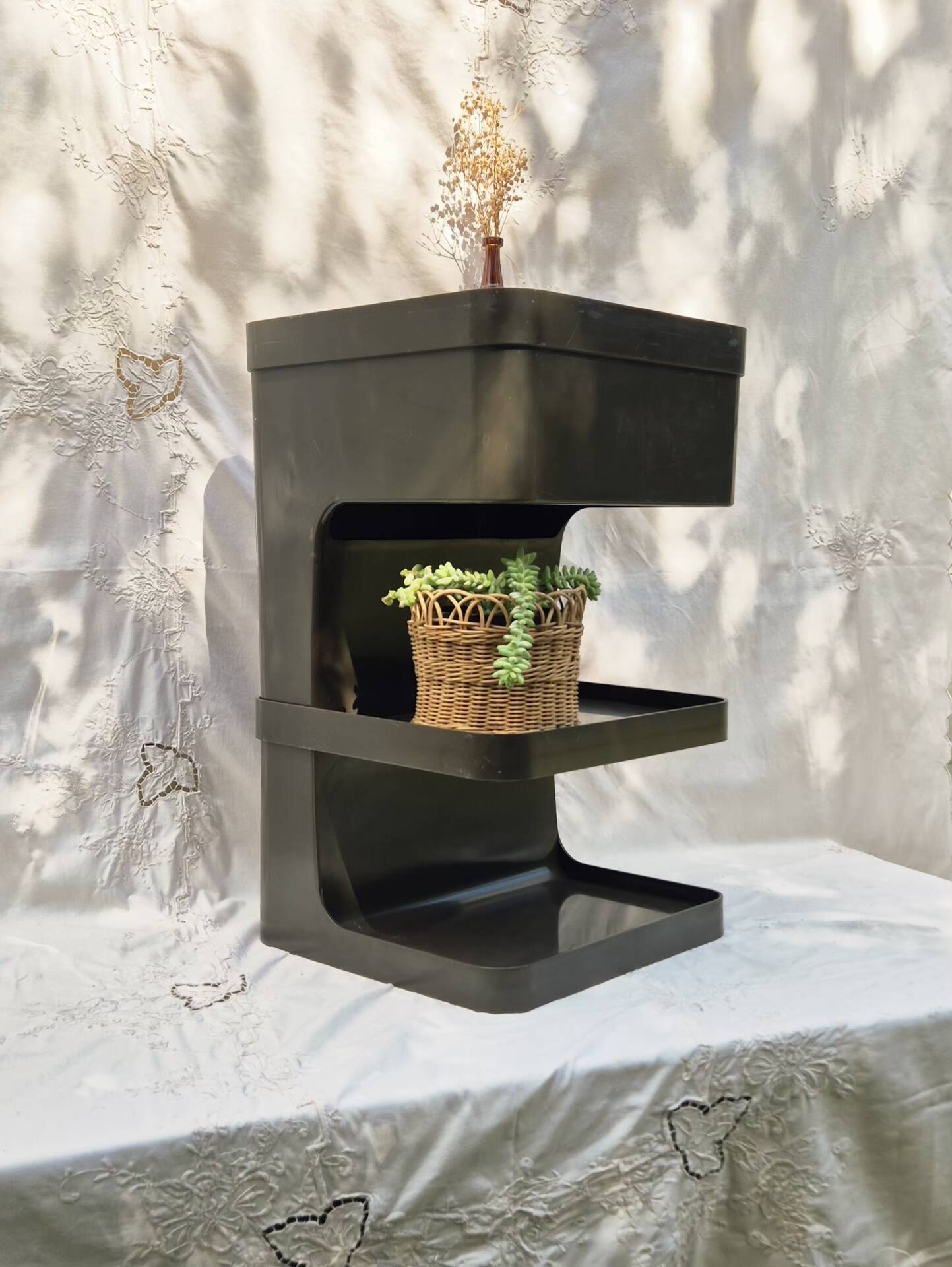 Dessert, brown plastic side table Flair by Prisunic, 1970.