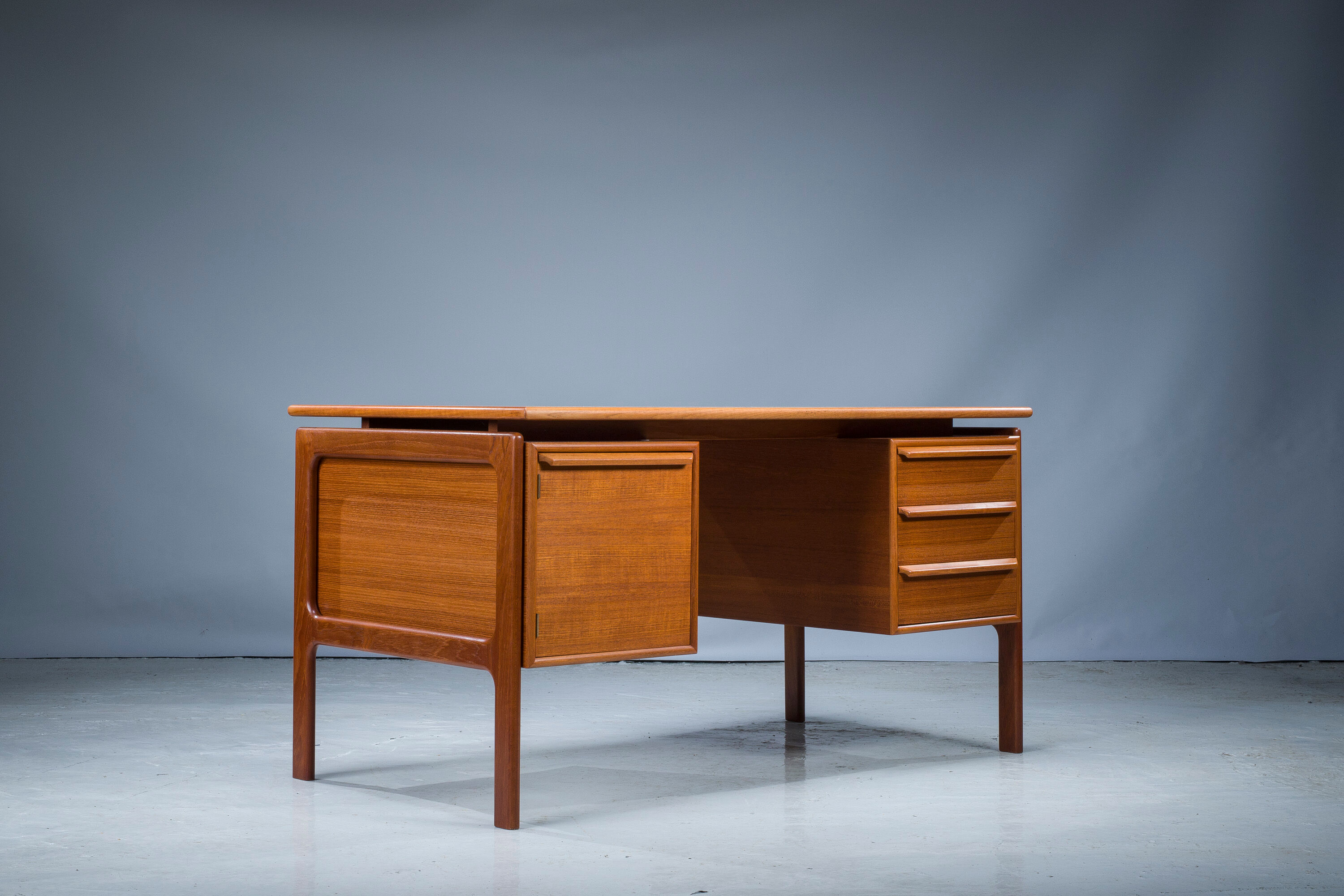 Mid-century teak freestanding desk from GV Møbler, 1960s