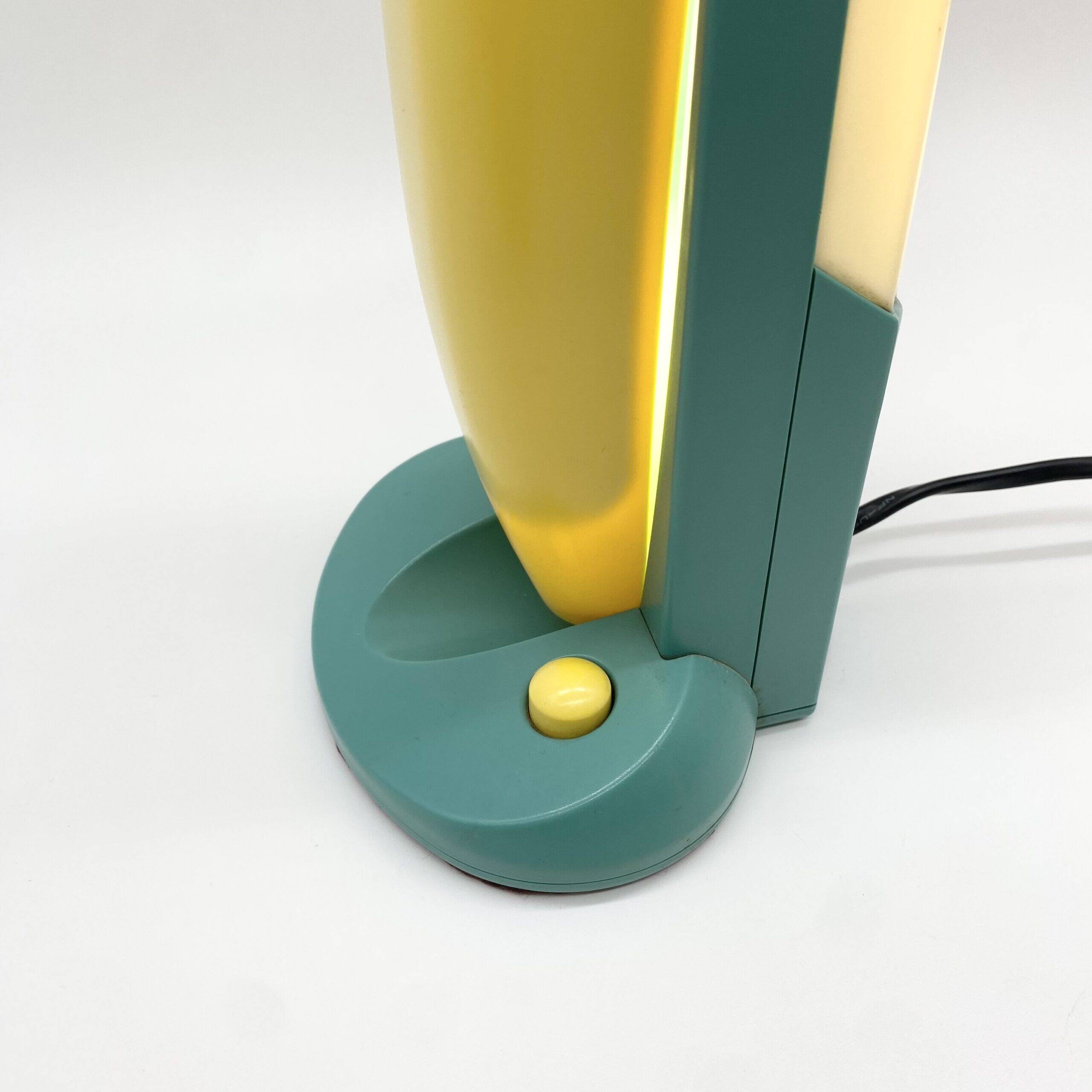 Toucan lamp "original" – H.T. Huang, Jiun Yo Co. Ltd., 1980s