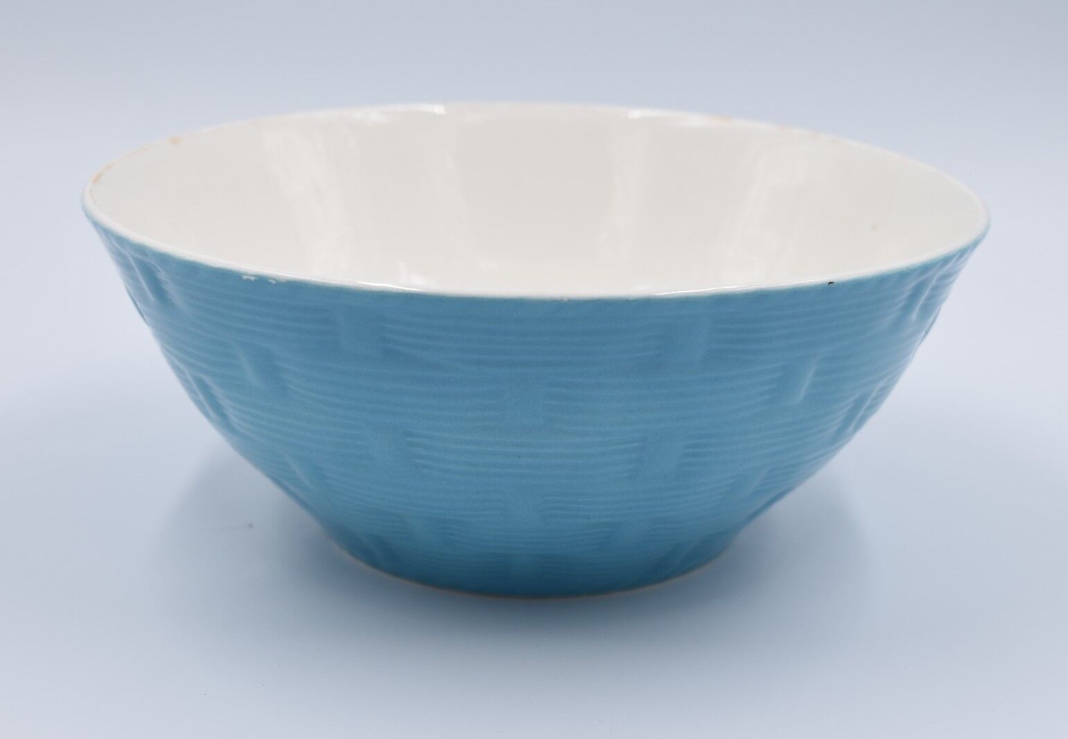Salad bowl in earthenware Digoin Sarreguemines trompe l'oeil basket in blue