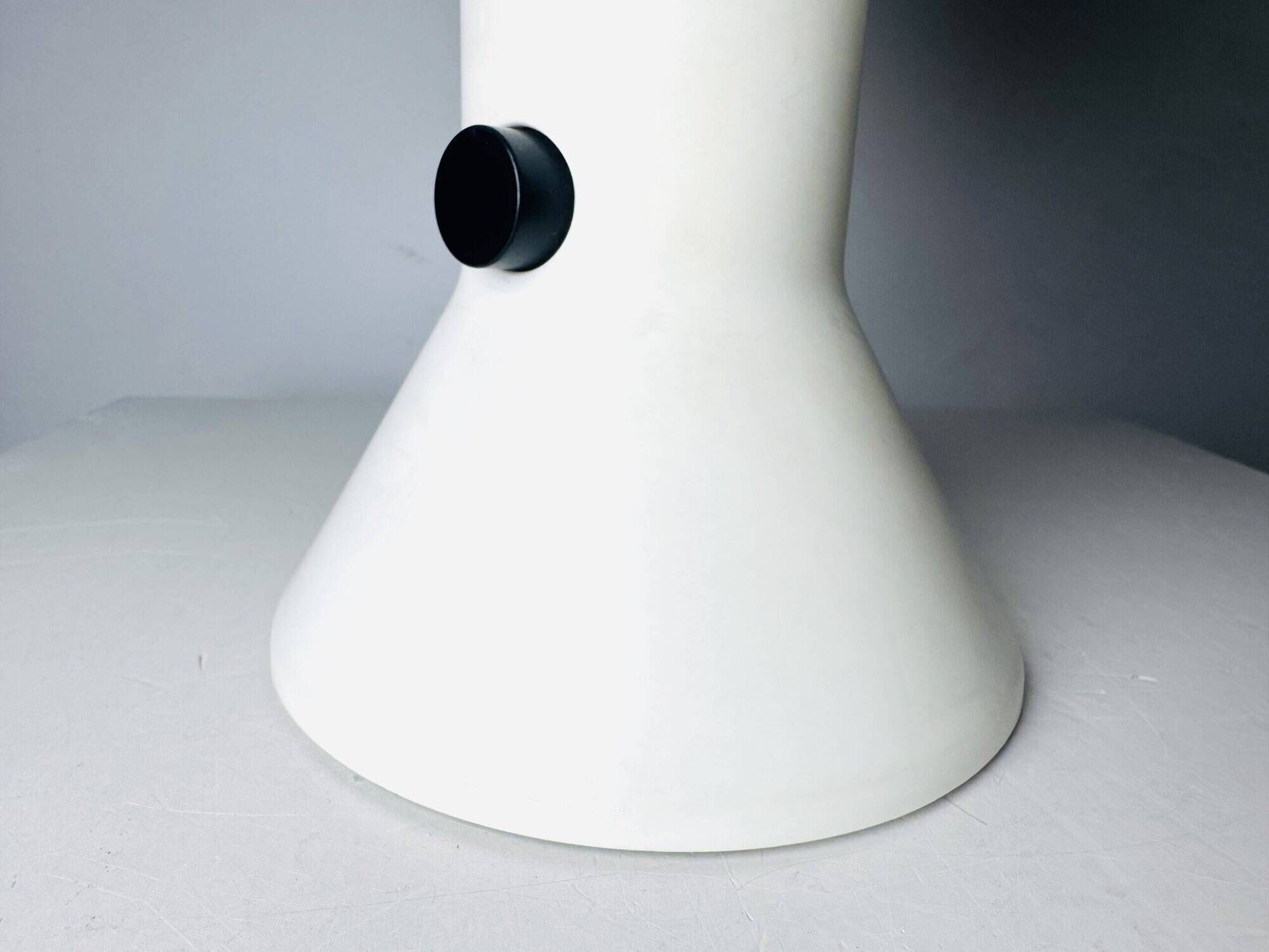 Model 685 ‘Elmetto’ Table Lamp In White Abs By Elio Martinelli For Martinelli Luce, Italy 1970S
