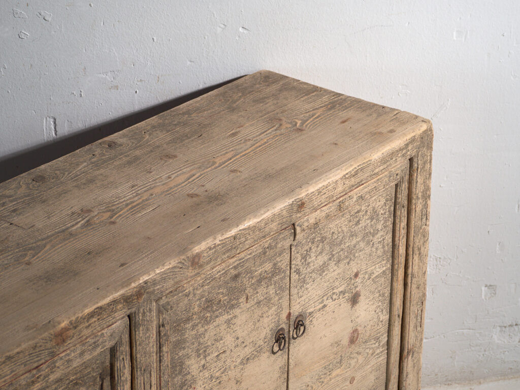 Buffet ancien en bois d’orme – Chine, vers 1950