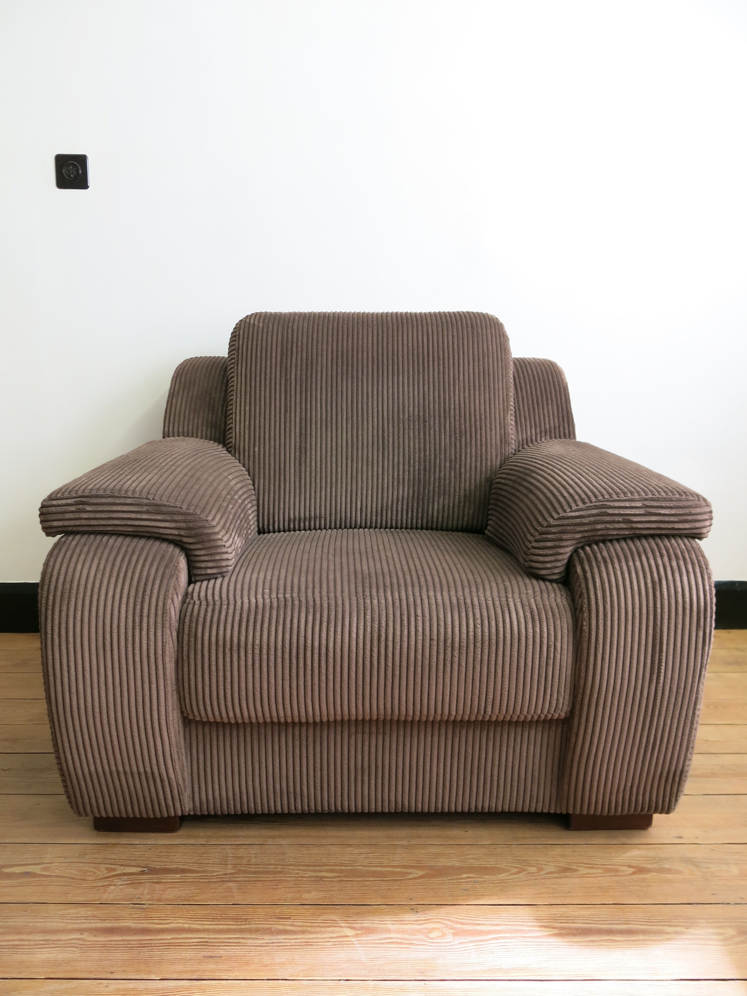 Fauteuil seventies en velours côtelé marron