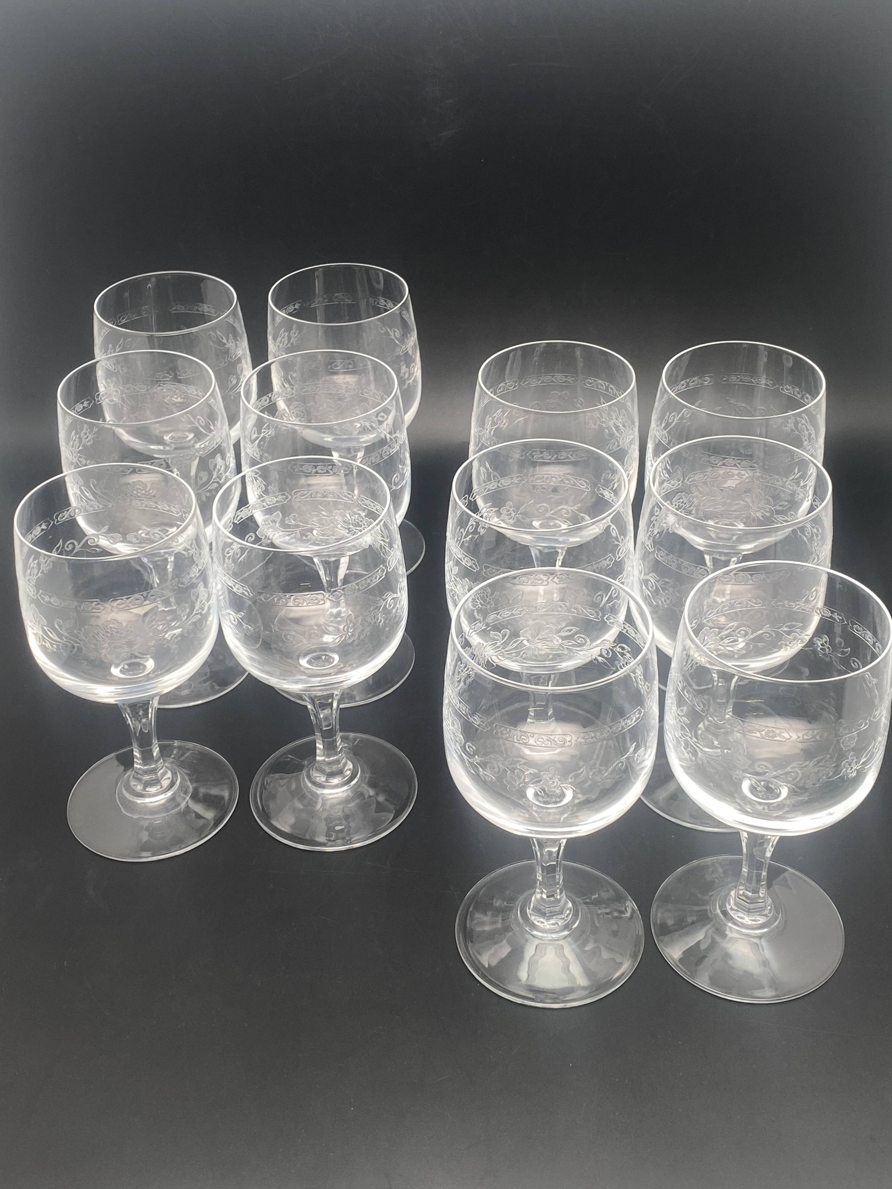 Chiseled crystal wine glasses with flower motif