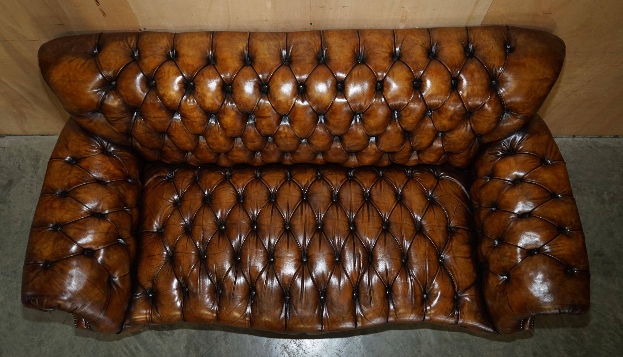 Canapé Chesterfield victorien en cuir serpentin teint à la main