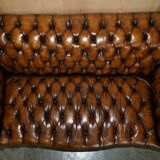 Victorian Chesterfield canapé in hand-dyed serpentine leather.