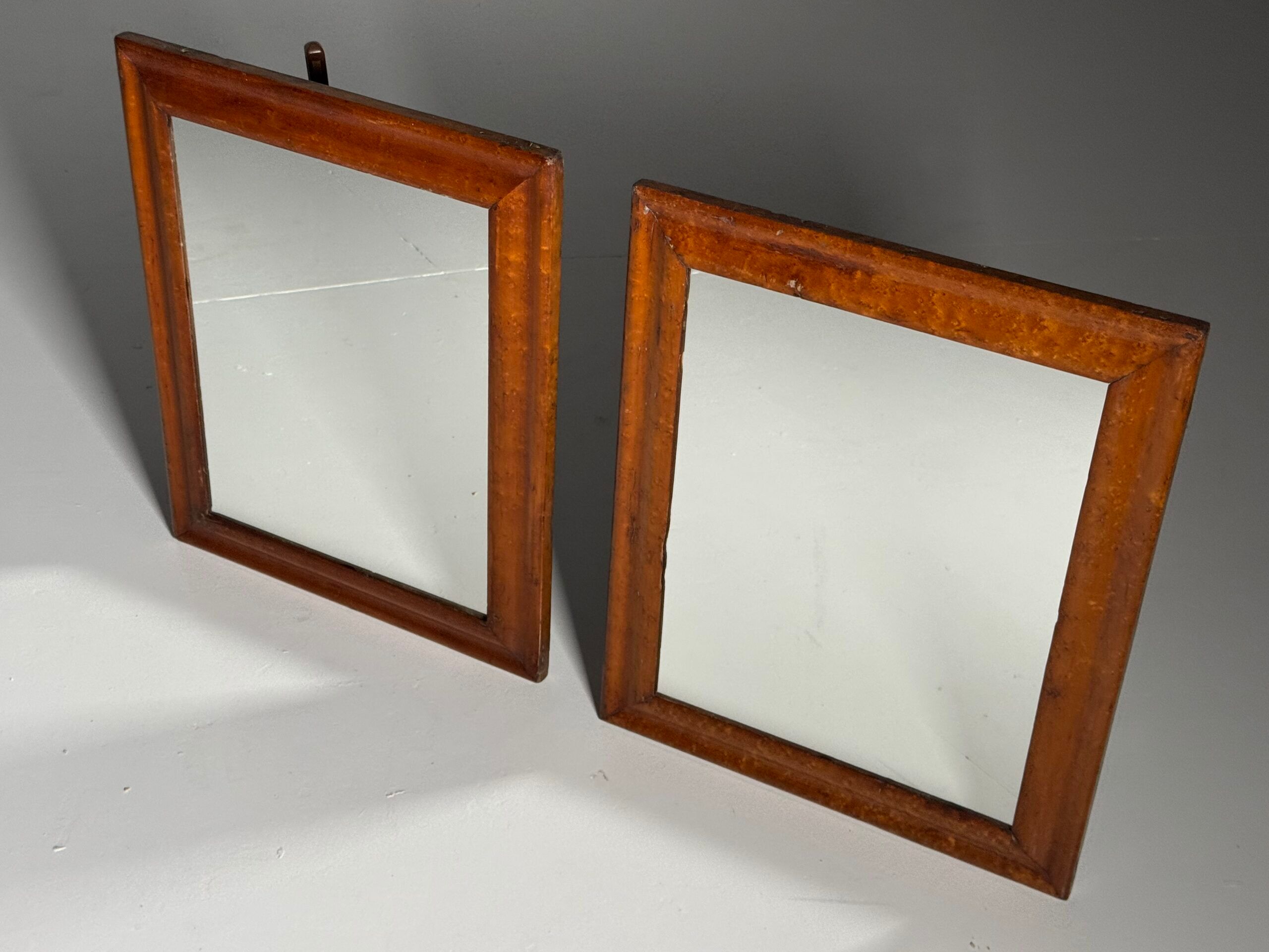 Set of 2 mirrors