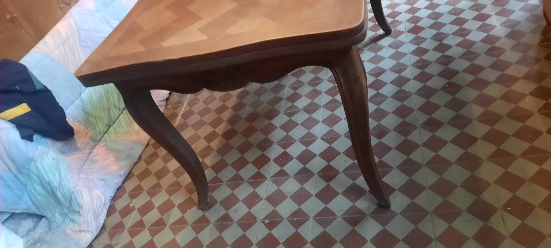 Extendable table