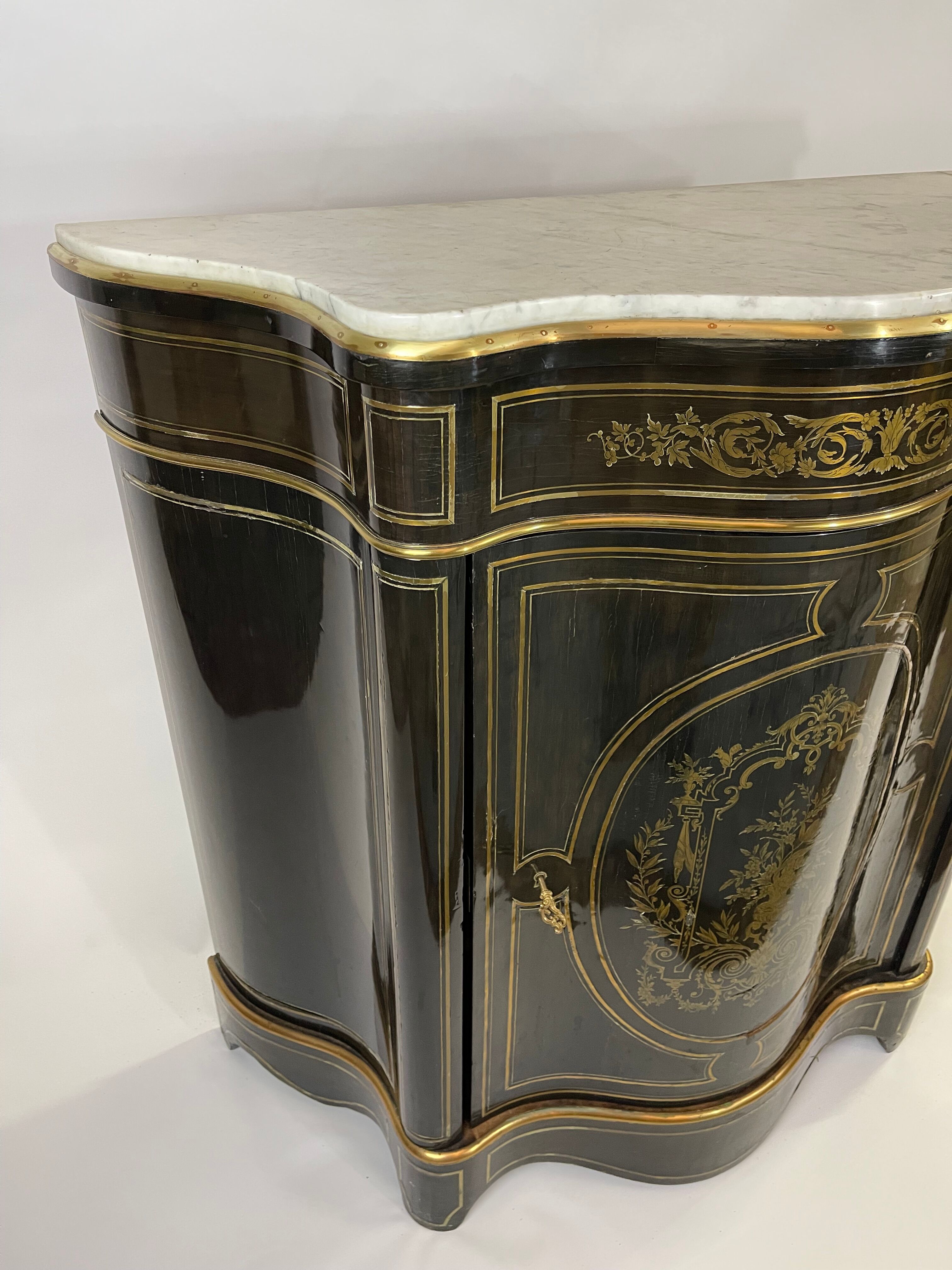 Napoleon 3 violin support cabinet in blackened wood