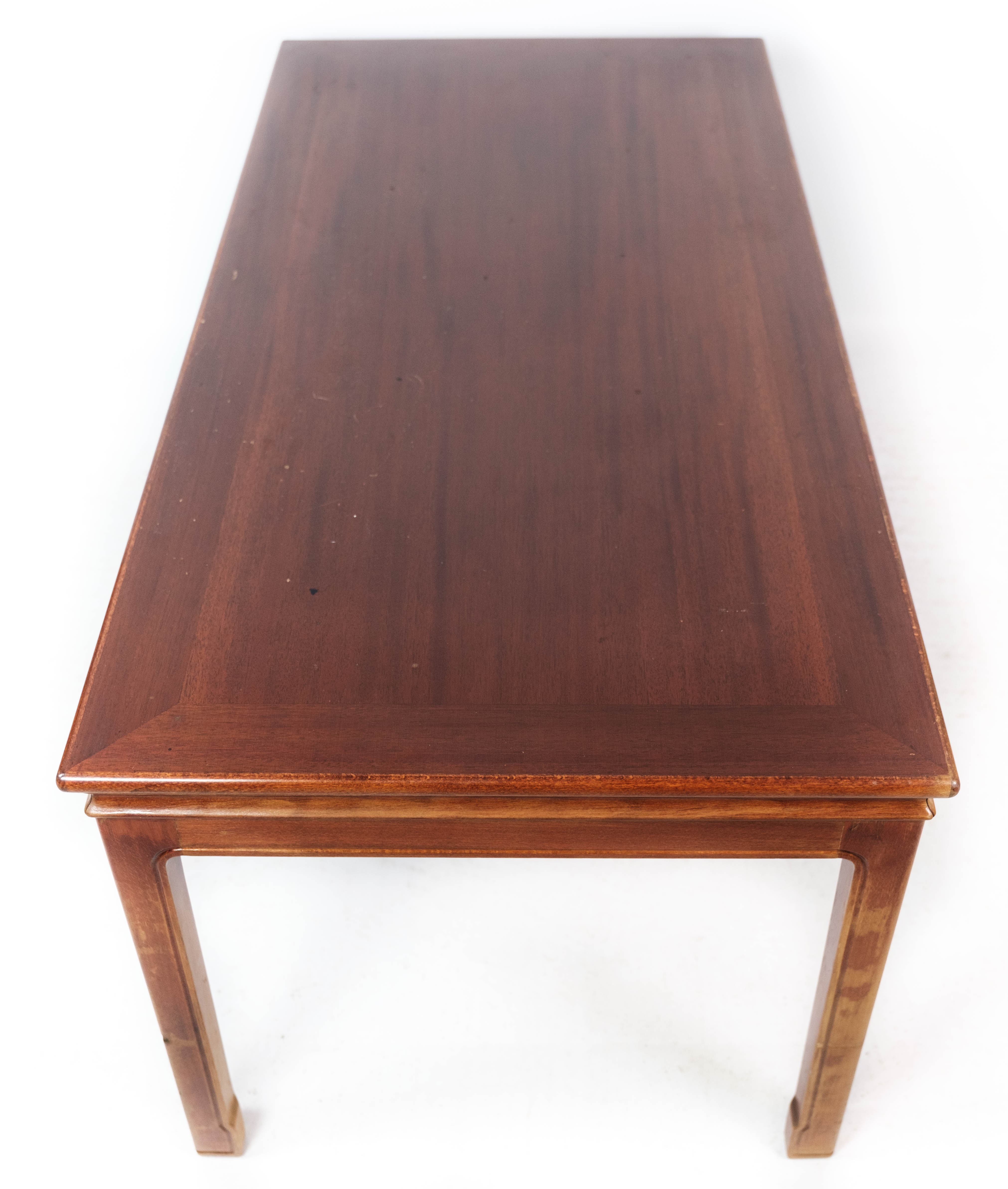 Coffee table in light mahogany of Danish design from the 1960s