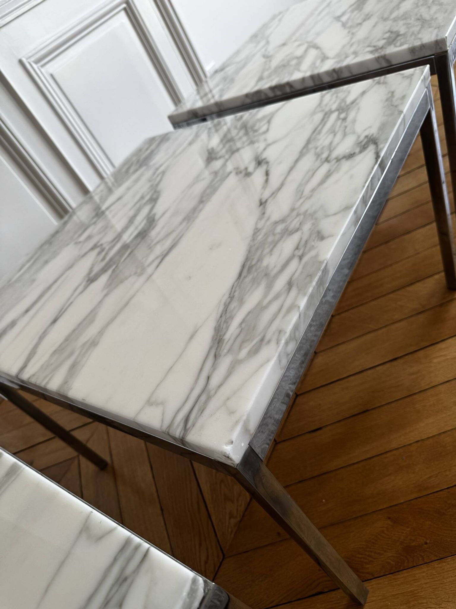 3 tables Florence Knoll – white marble type Calacatta & chrome steel