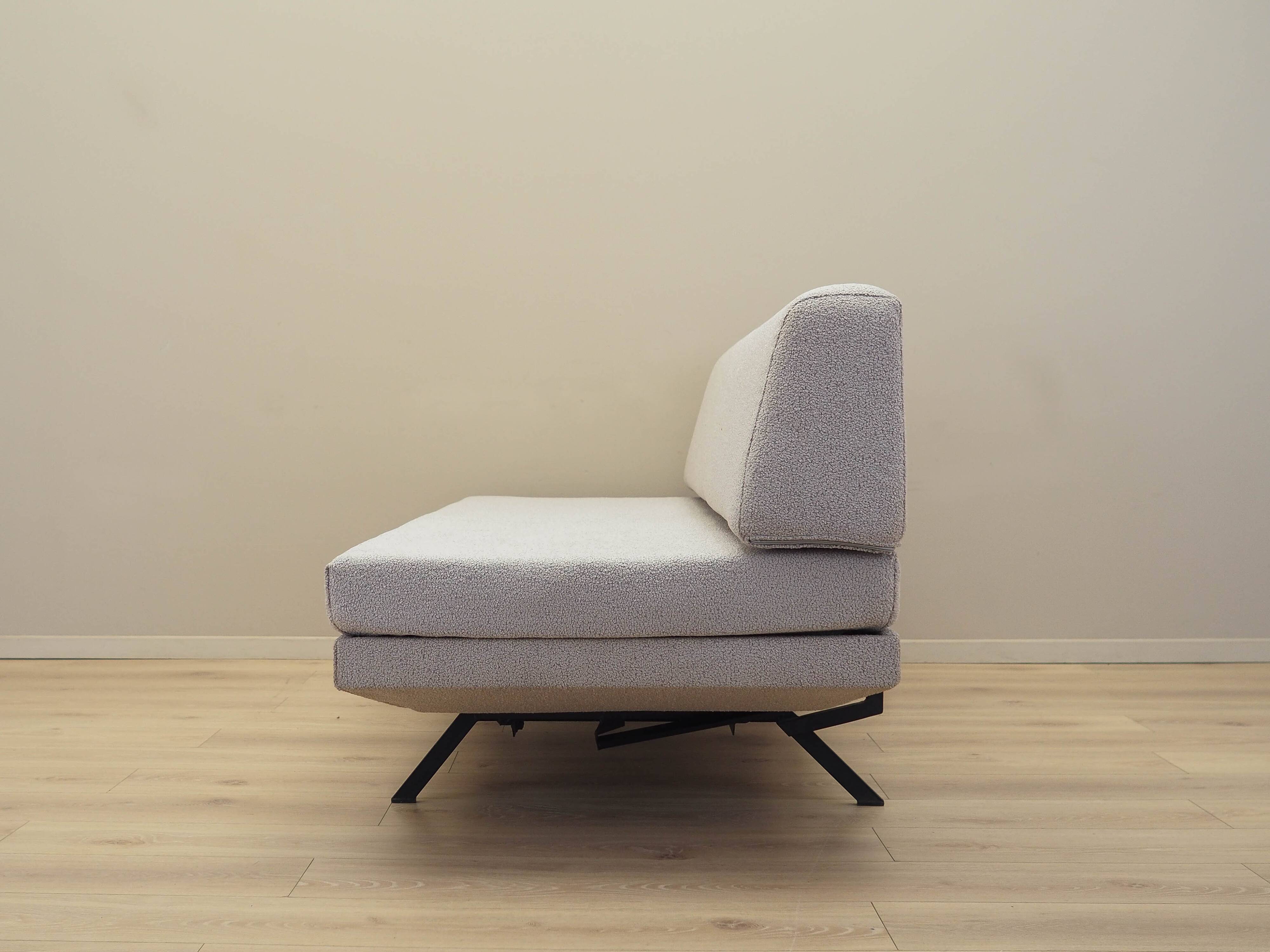 Daybed sofa, Italian design, 1970s, manufactured: Italy