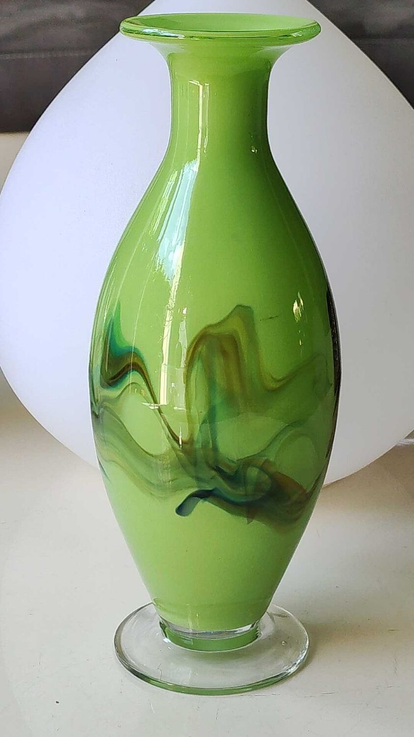 Dalian Glass & Co./Snowflakes vase in Murano style opown blown Art glass. Smoke scrolls. High 23.5 cm