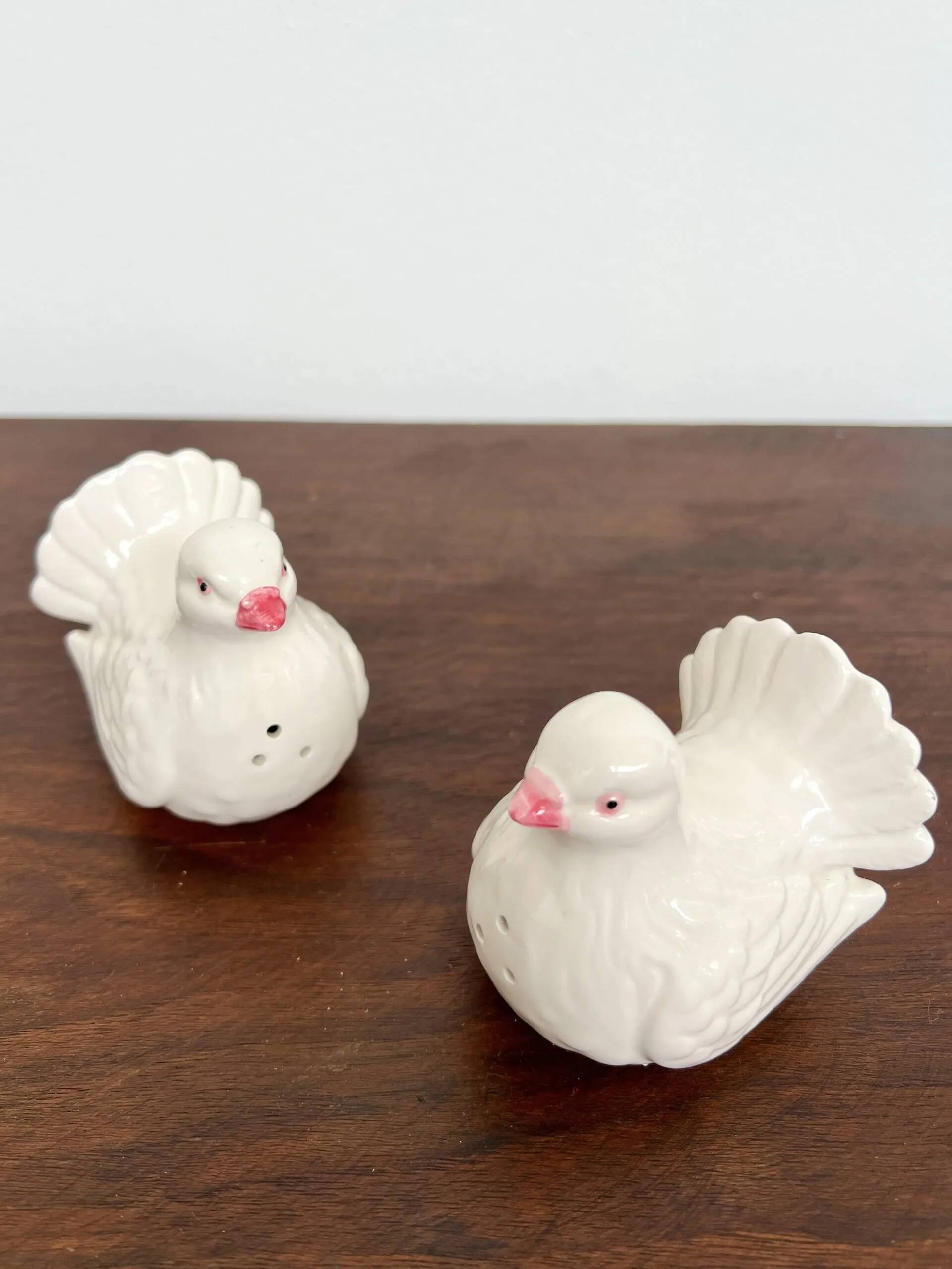 Ceramic salt and pepper set in white doves