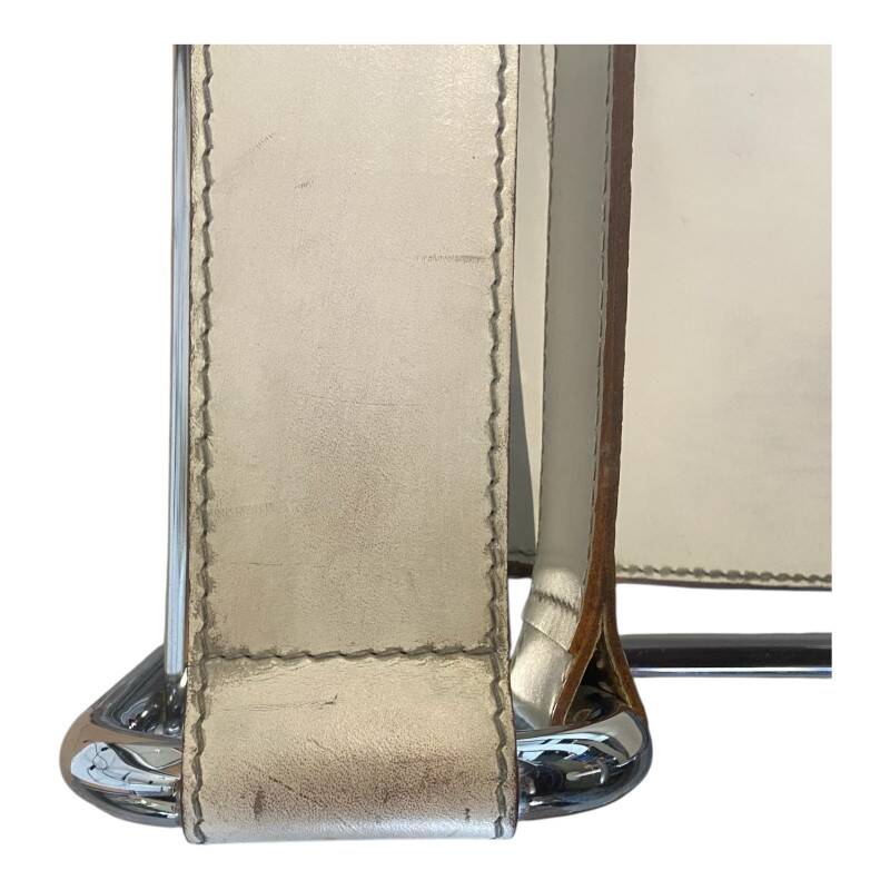 Wassily chair in white leather with chrome base