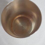 Timbale en métal argenté ancienne gravée de motifs de lapins