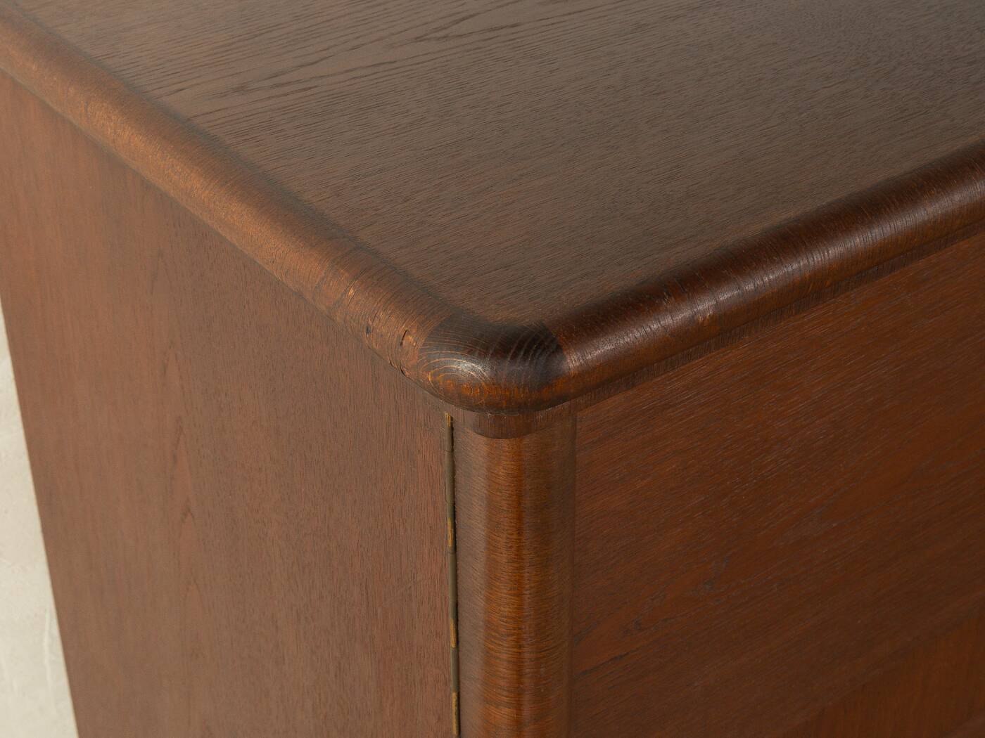 Art Deco chest of drawers from the 1930s