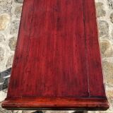 Red-laated Altar booster table