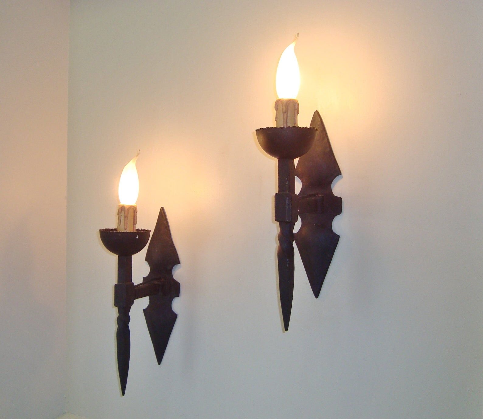 Paire d'appliques en fer forgé style gothique maison de campagne