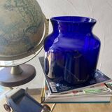 Vase en verre bleu