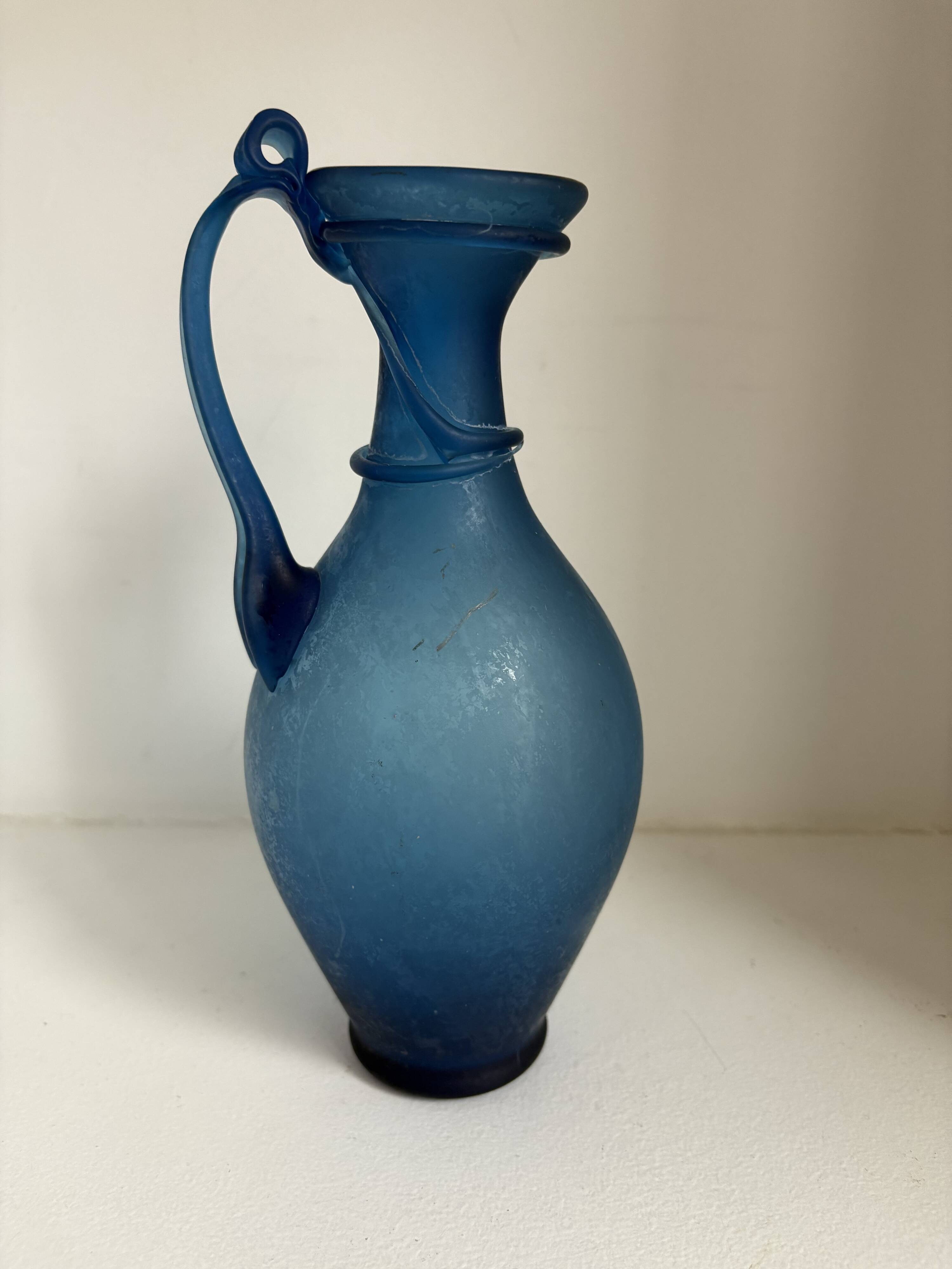 Set of 11 decorative items