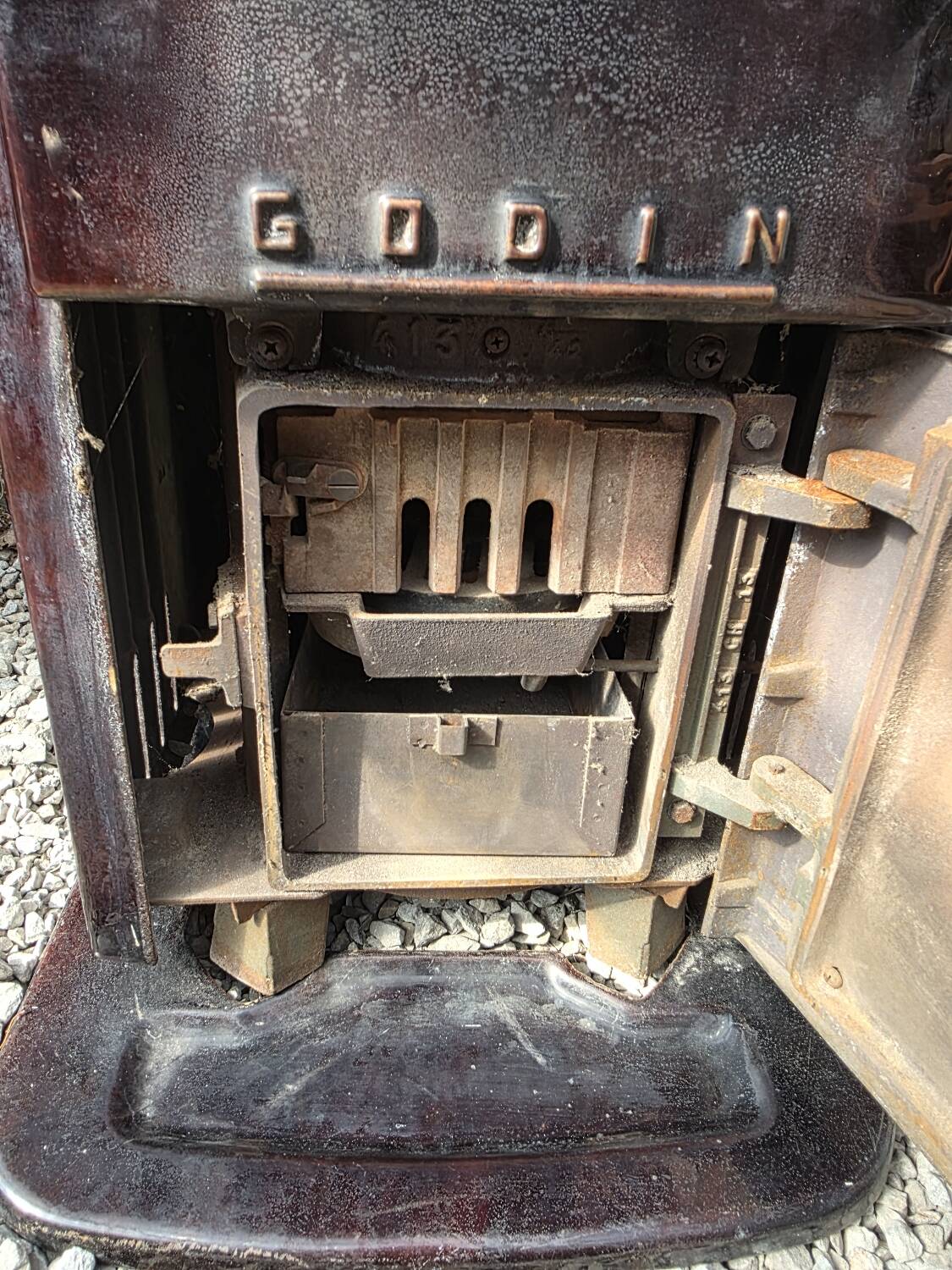 Godin enameled cast iron stove for coal and wood