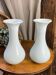 Paire de vases en opaline blanche