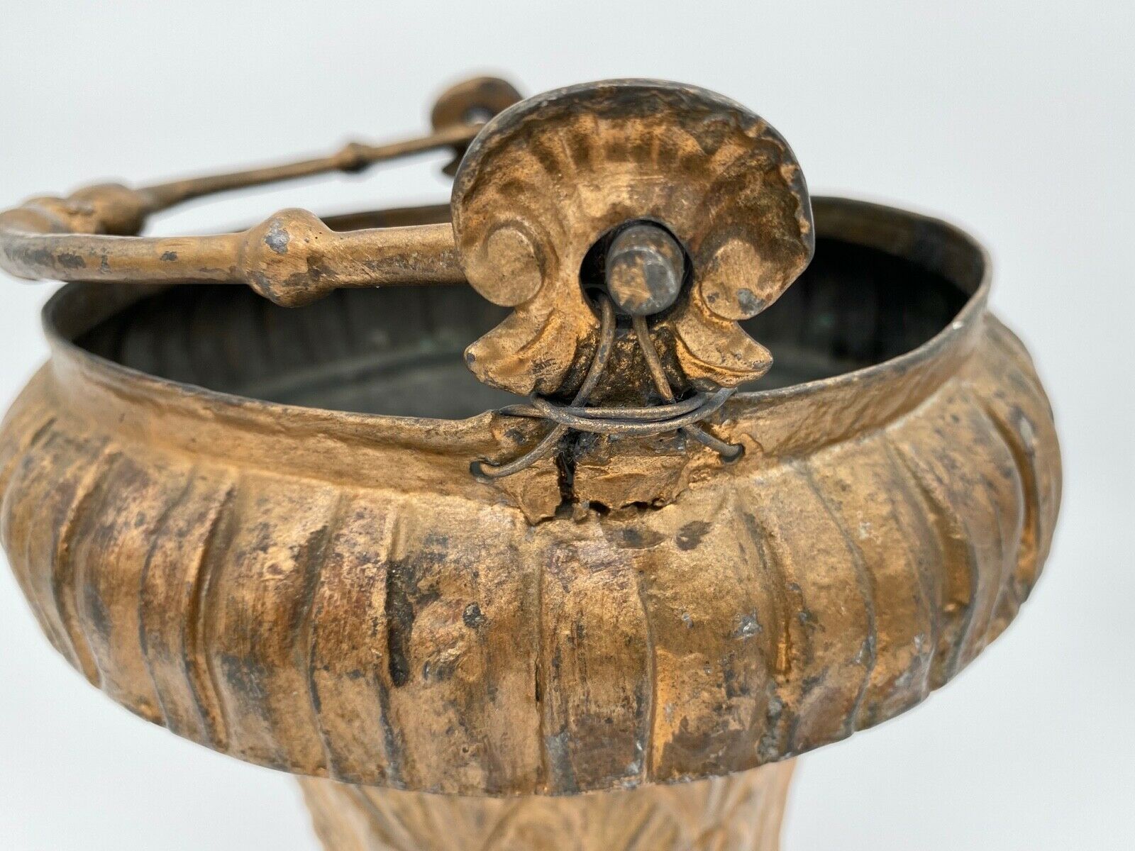 Bucket in metal XIX eme gold enhancer palmettes grande decoration