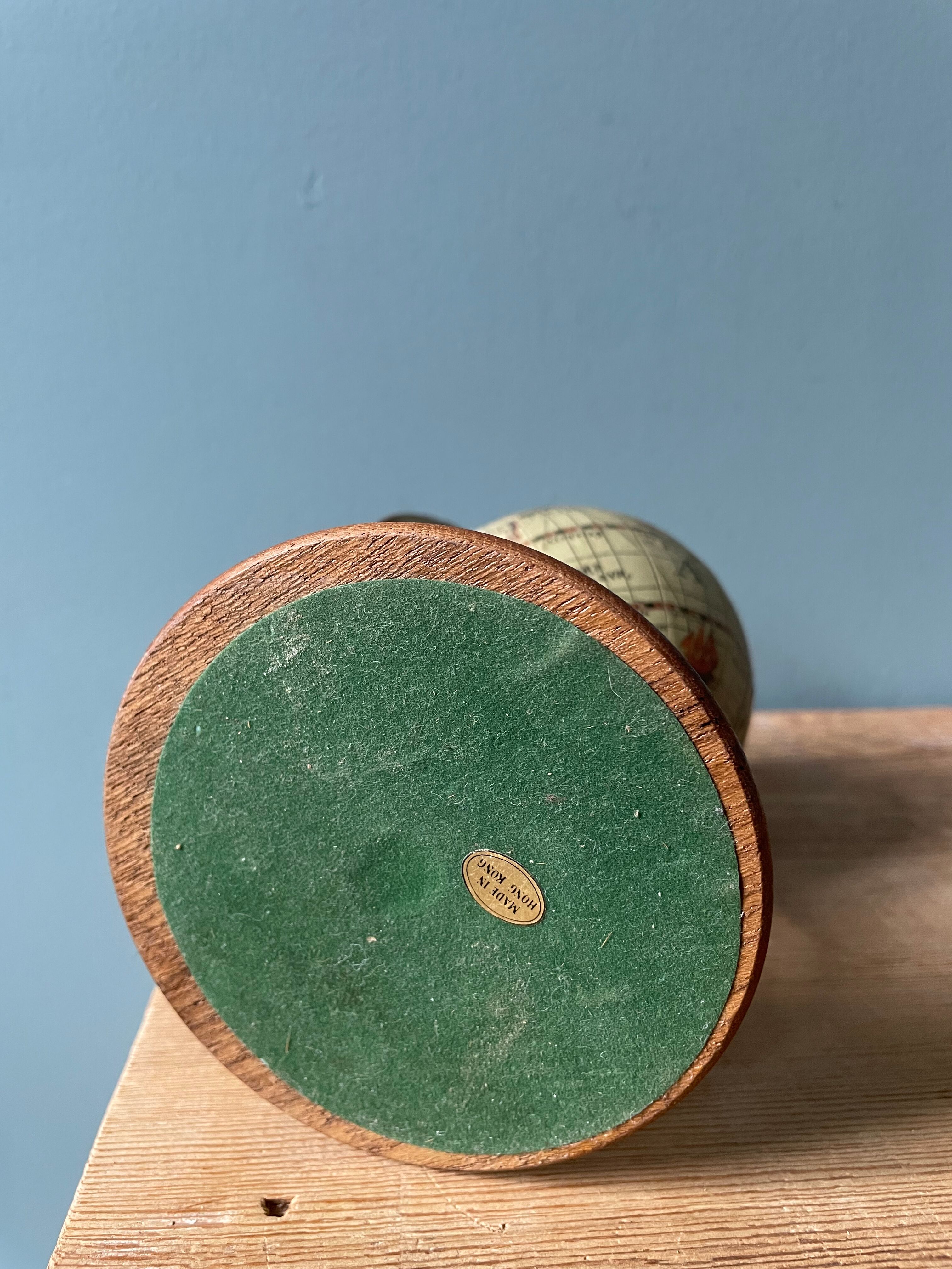 Globe terrestre « Bergère de France »