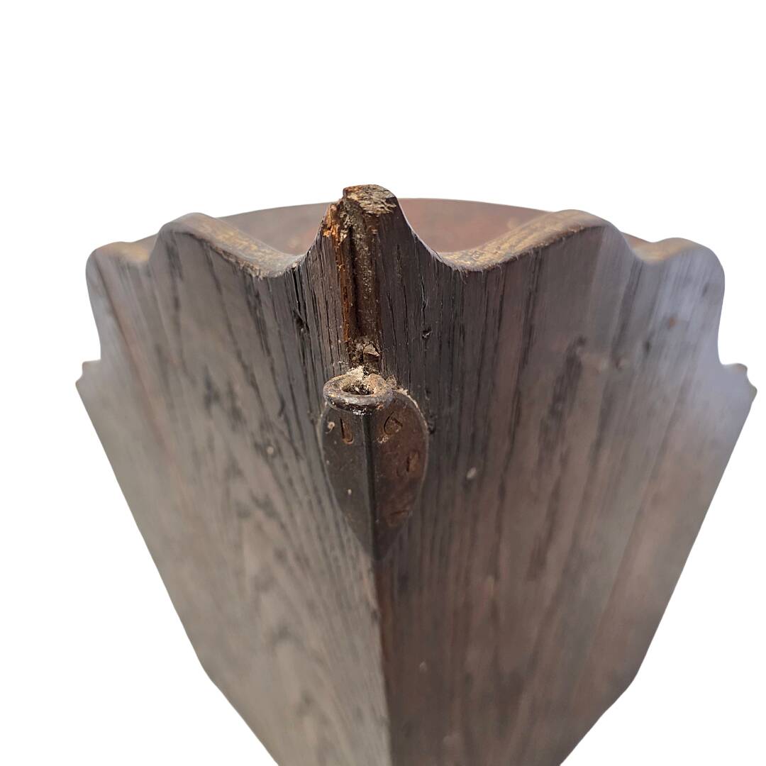 Cabinet d'angle en chêne français ancien